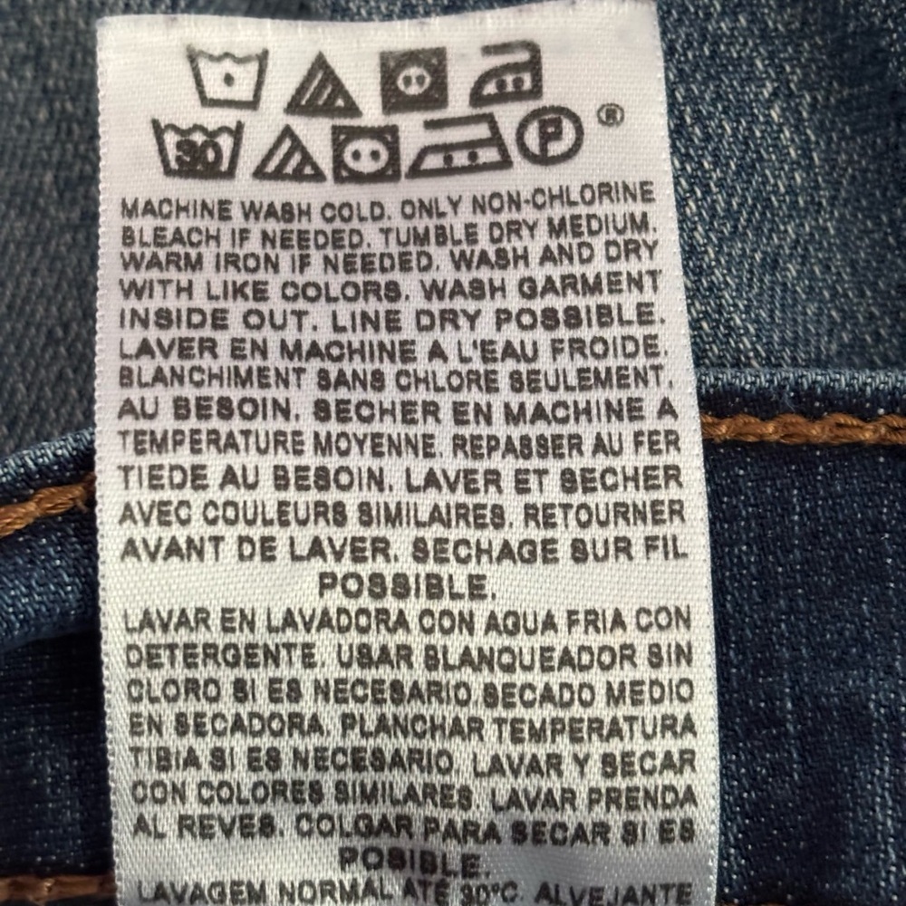 Levi’s 512 Perfectly Slimming Denim Bermuda Shorts Women’s Size 12 Mid-Rise - Picture 8 of 8